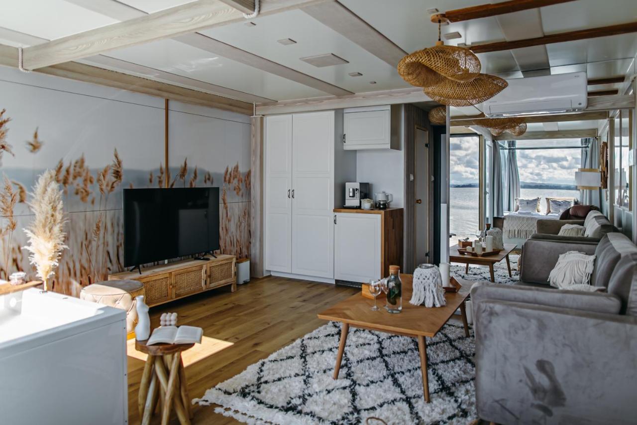 Grand Ht Houseboats - Domki Na Wodzie - Sauna, Jacuzzi, Kominek Mielno  Dış mekan fotoğraf