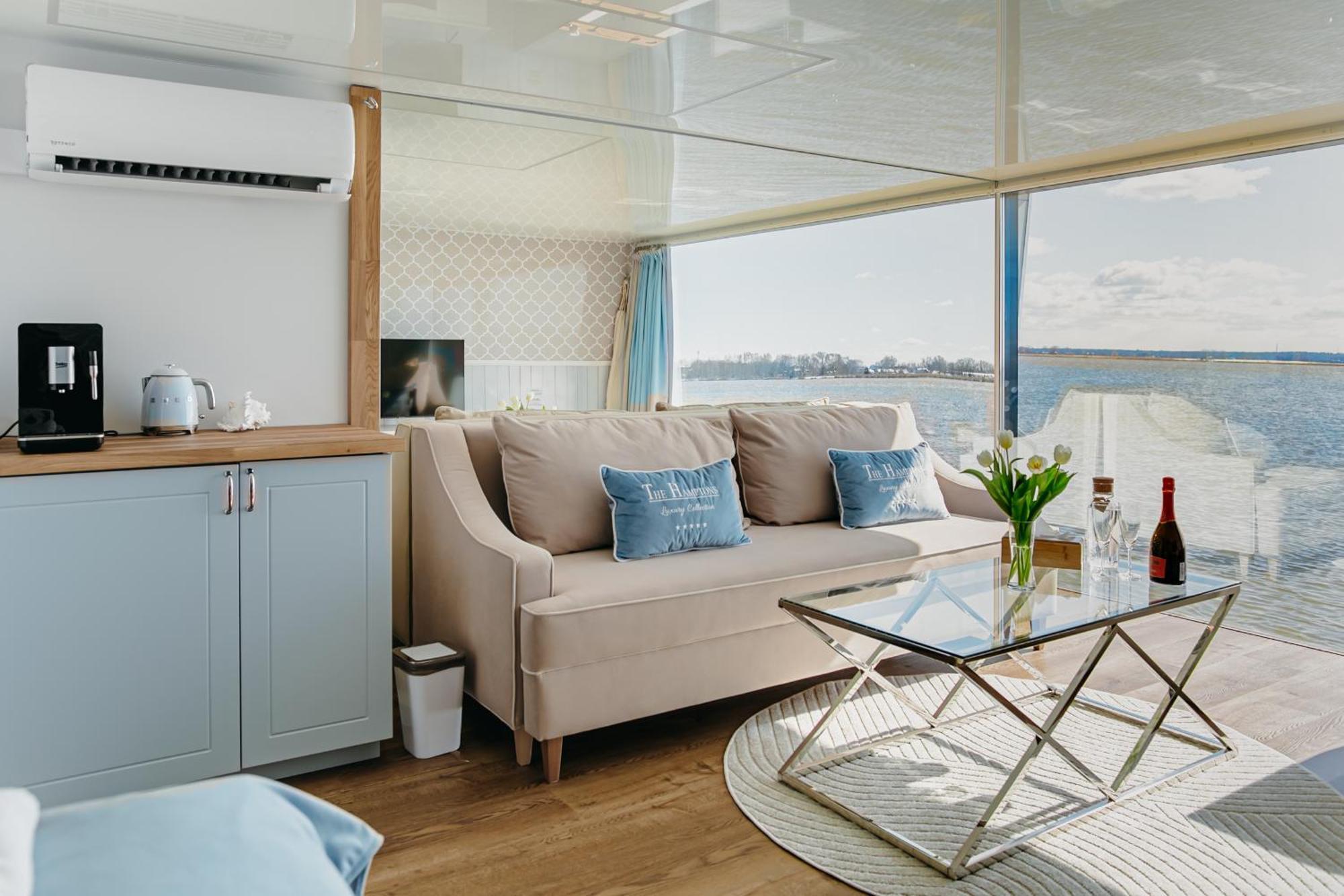 Grand Ht Houseboats - Domki Na Wodzie - Sauna, Jacuzzi, Kominek Mielno  Oda fotoğraf